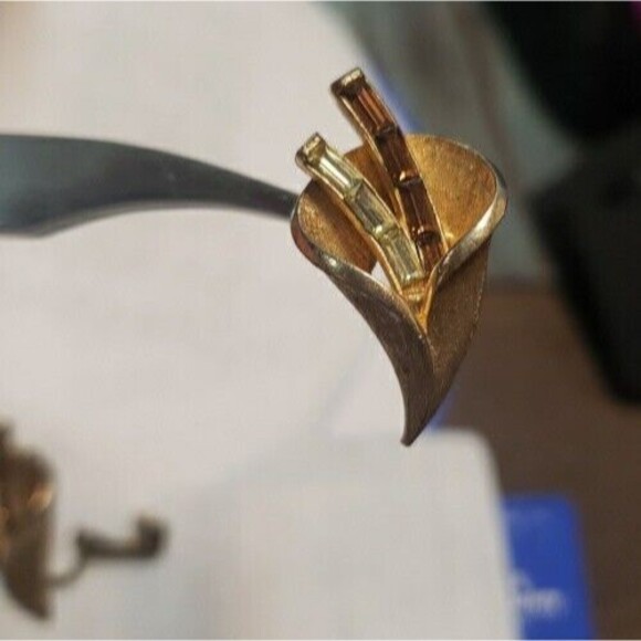 Vintage 1950's Cora Calla Lily Brown Yellow Baguette Rhinestone Clip-On Earrings - Picture 6 of 14